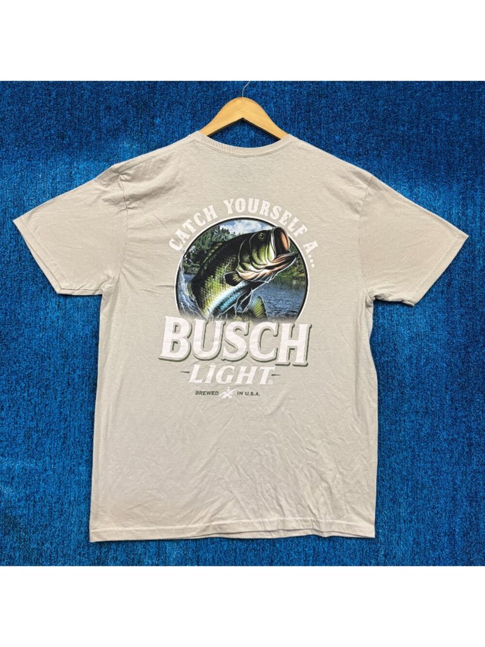Busch Light “Catch Yourself A Busch Light” Graphic T-Shirt Size Large